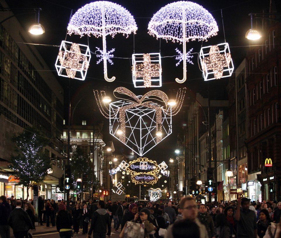 christmas-arrives-as-oxford-and-regent-street-turn-on-their-lights-92634721.jpg